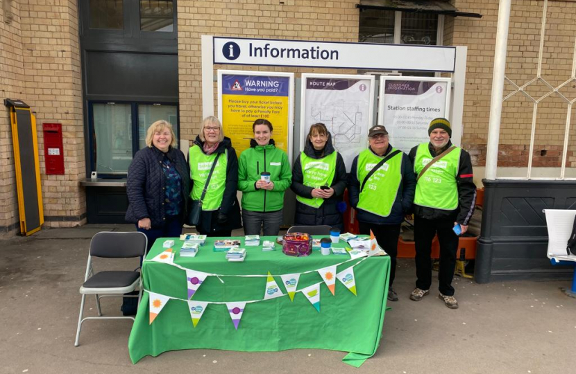 Jane Hunt MP with Samaritans volunteers 